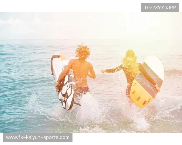 冲浪少年骑浪如飞天信使